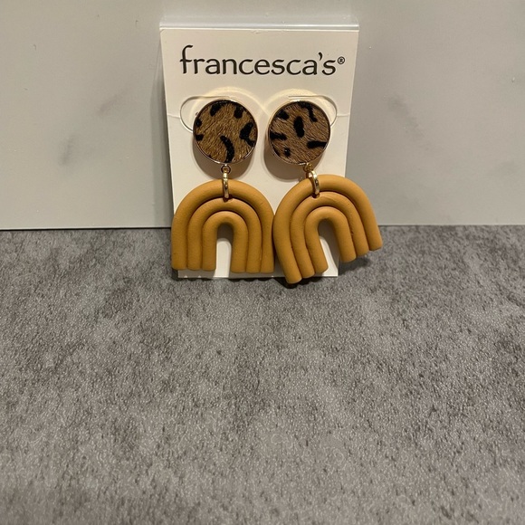 BNWT JASMINE FUR POST DROP EARRINGS - Picture 3 of 9